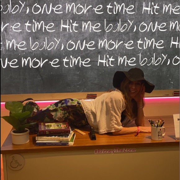 Meet your Posher, Gina - Picture 2 of 4